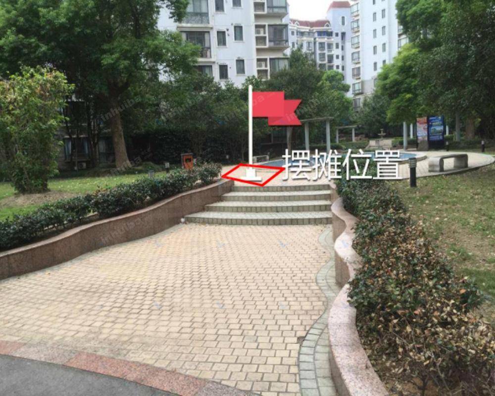 上海湘府花园 - 大门进口花园喷泉旁边