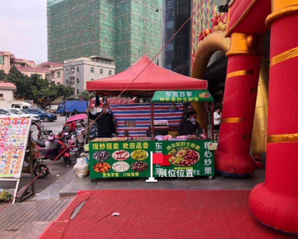 东莞鸿大广场 - 一层正门出入口右侧空地