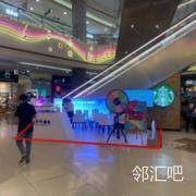 一楼星巴克旁边