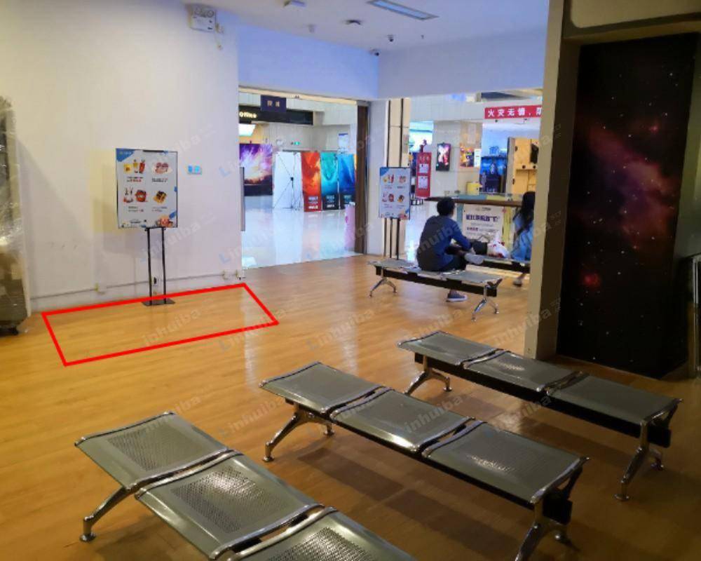 福州金融街万达影城 - 大堂扶梯旁顾客休息区