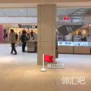 一层华为店门前