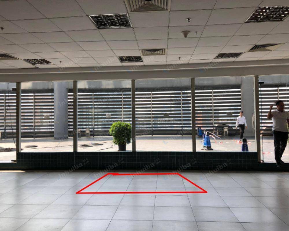 广州中泰国际广场 - 8层员工餐厅前