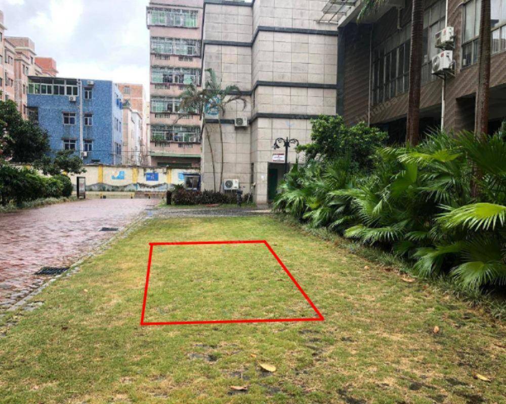 深圳市聚龙苑 - 小区内广场上
