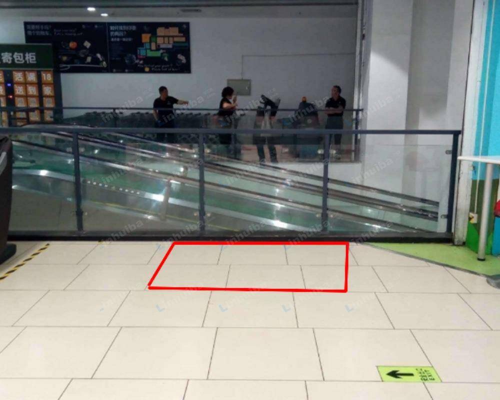 杭州永辉超市金街美地店 - 车库扶梯口