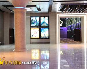 大厅内左侧／右侧，出口处