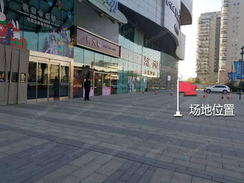 武汉凯德西城广场 - 周大福前方广场中间