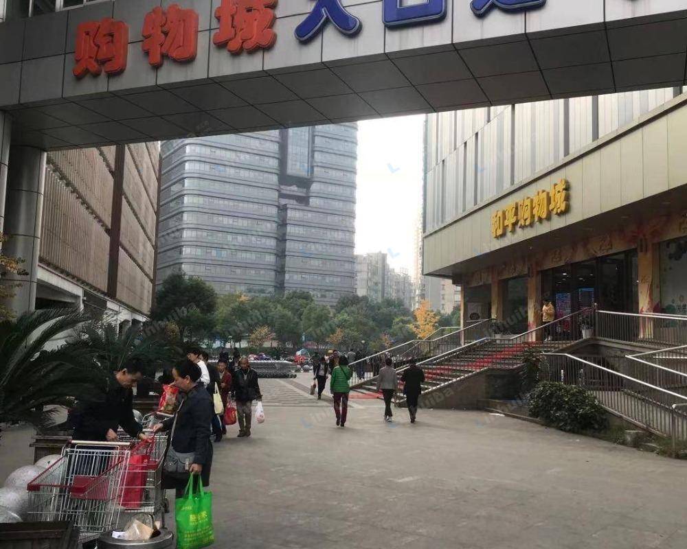 杭州世纪联华和平广场店 - 外广场