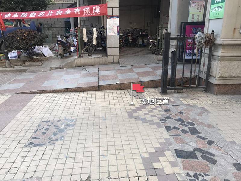 统建阳光北苑 - 统建阳光北苑北门入口右侧空地