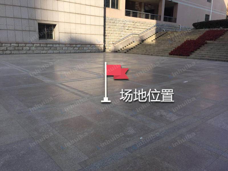 武汉工程大学 - 武汉工程大学一号四号教学楼中间走廊