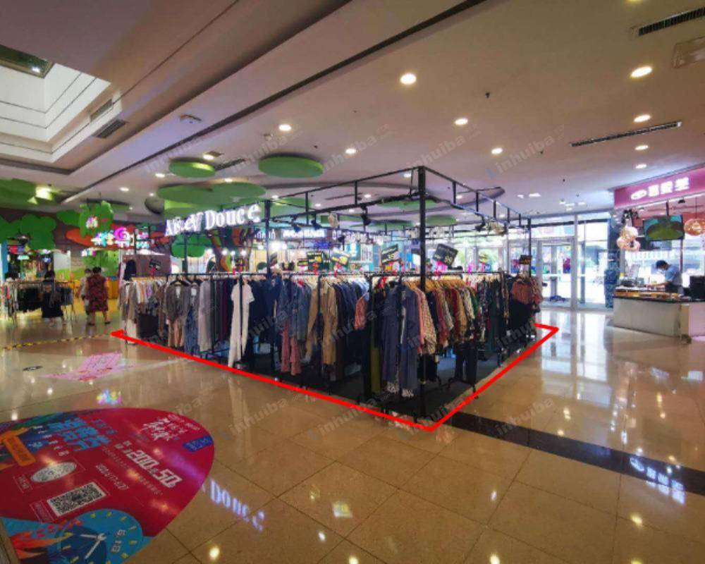 青岛CBD万达广场 - 一层3号门出入口连廊