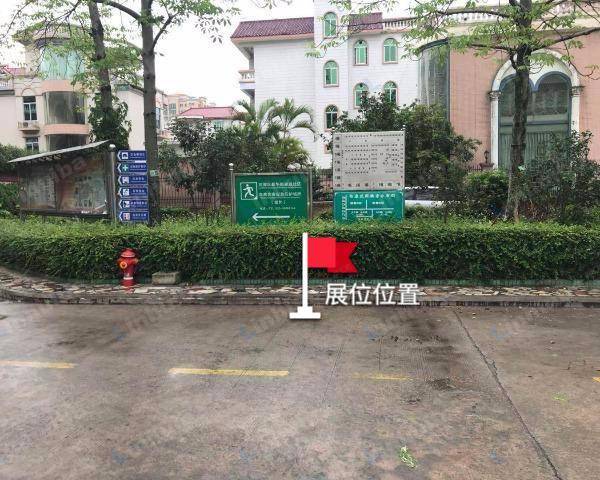 广州怡康花园 - 正门内台阶上