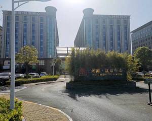 一楼大厅右侧空地