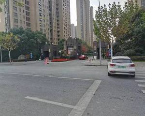 东北门出入口附近