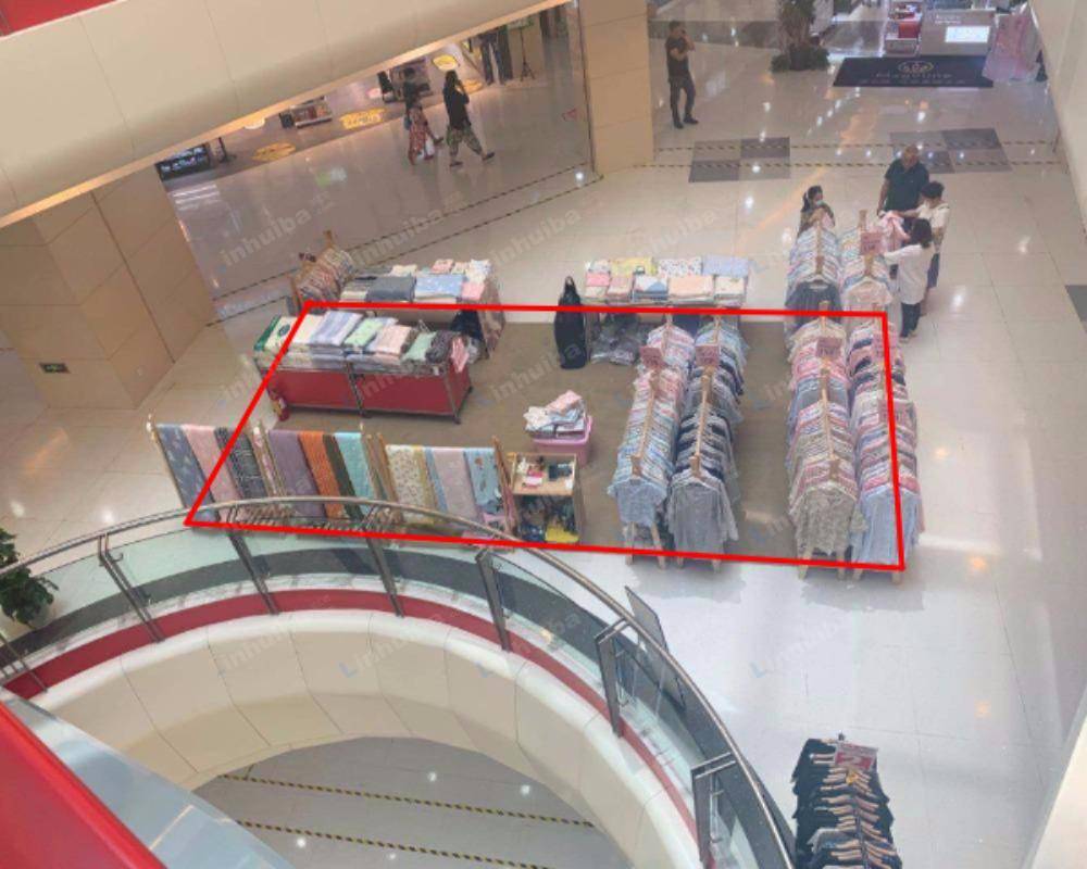 上海莲花国际广场 - 一楼屈臣氏旁扶梯口