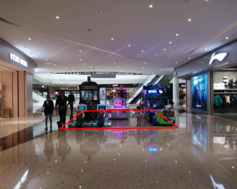 泉州石狮泰禾广场 - 一层李宁店铺前过道