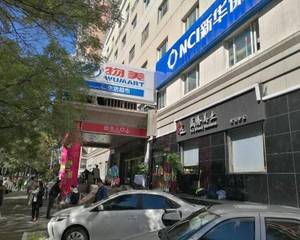 超市入口通道底商