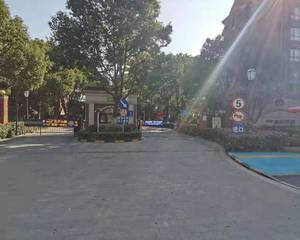 西北2门出口附近