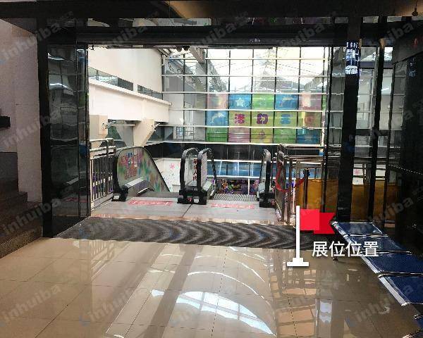 华彩中兴电影城 - 华彩中兴影城扶梯处旁空地