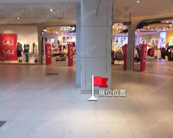 大连万和汇购物广场 - 一层cache店门前柱子周围