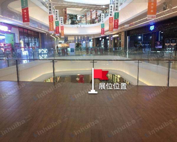 大连凯丹广场 - 二层连廊zara门前