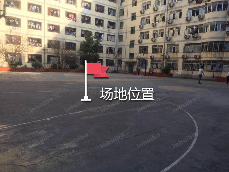 武汉工程大学 - 武汉工程大学男生宿舍旁篮球场