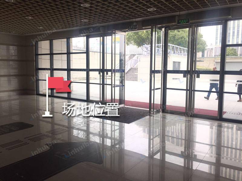上海外滩旅游综合服务中心 - 地下一楼大门入口处