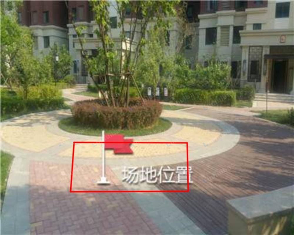 北京格林云墅 - 小区圆盘旁