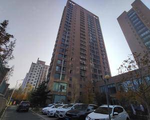 青岛华沃大厦A座 - 一楼门口