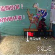 一层服务台旁