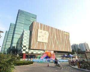 室内商场入口处