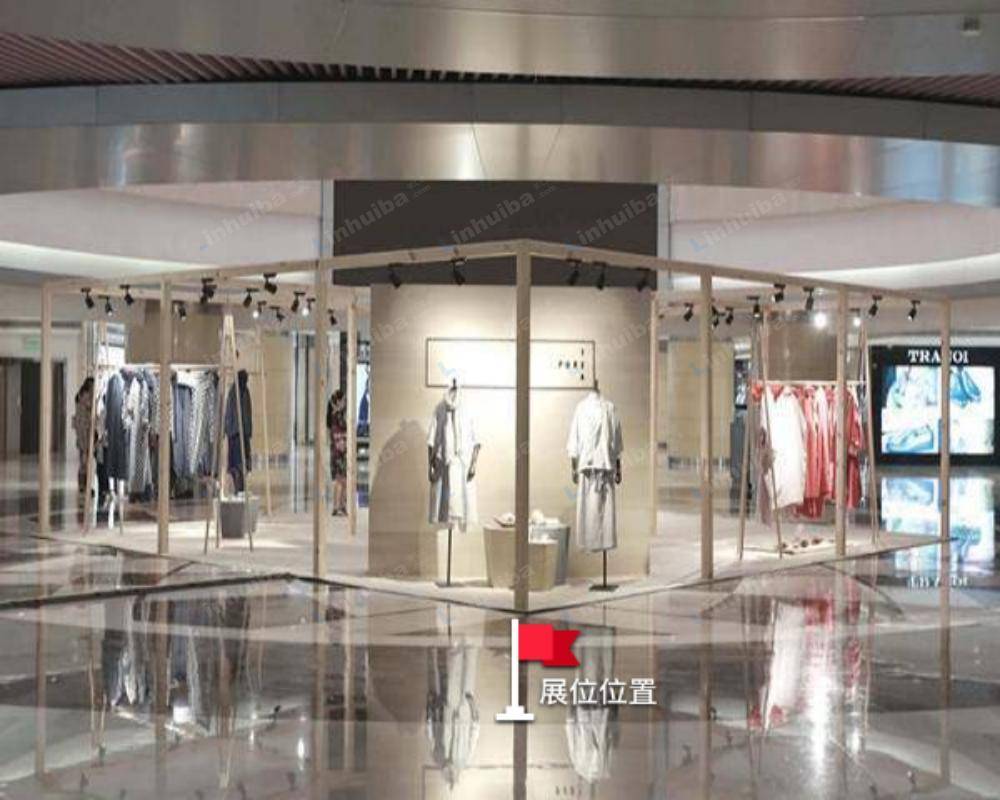 武商MALL - 一层中庭空地中央靠近直达电梯