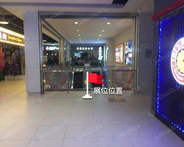 大连万和汇购物广场 - 四层101披萨店门前