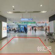 一层华为店铺前