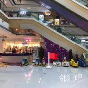 一层服务台旁