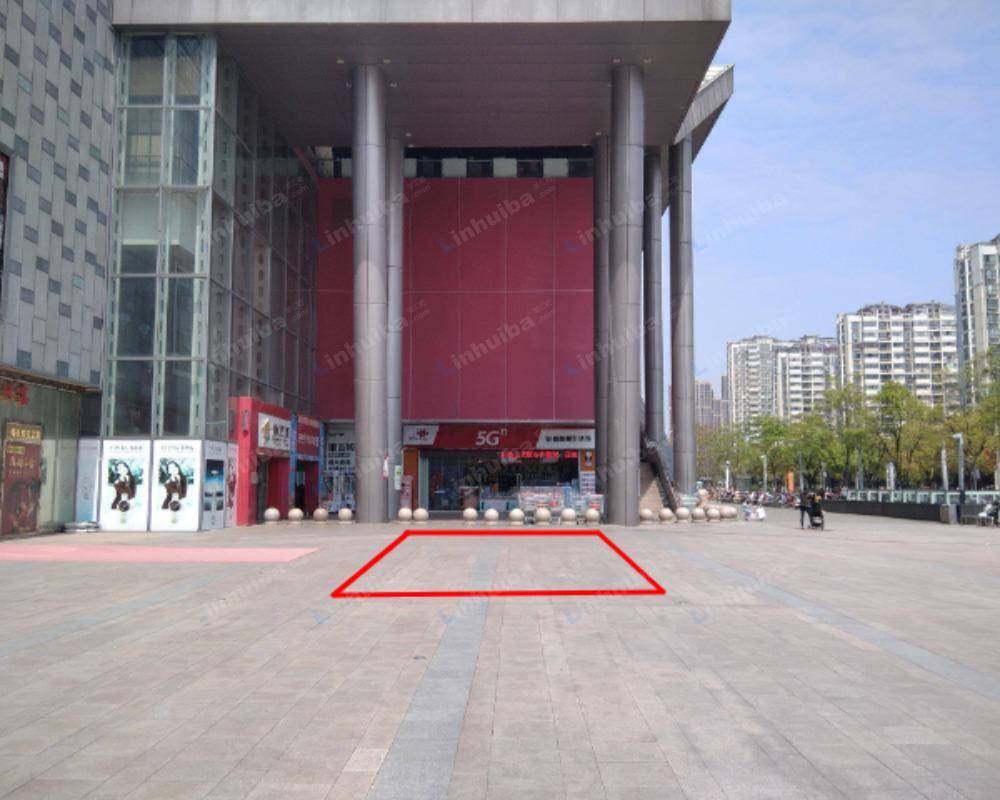 无锡新之城 - 一层东门外广场