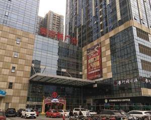 成都奥克斯广场 - 1号门外广场