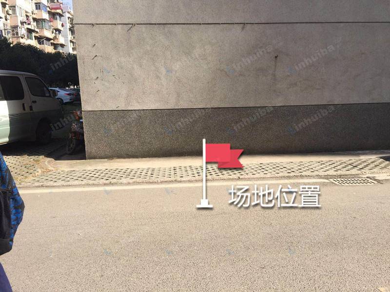 武汉纺织大学南湖校区 - 武汉纺织大学教职工宿舍七栋旁边
