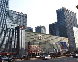南京中央商场河西店 - 一楼门口