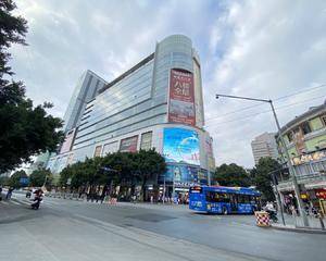 一楼大堂后区扶梯旁