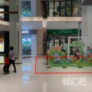 一楼超市门口