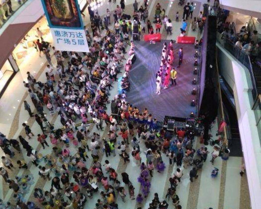 郑州万达广场惠济店 - 一楼中庭