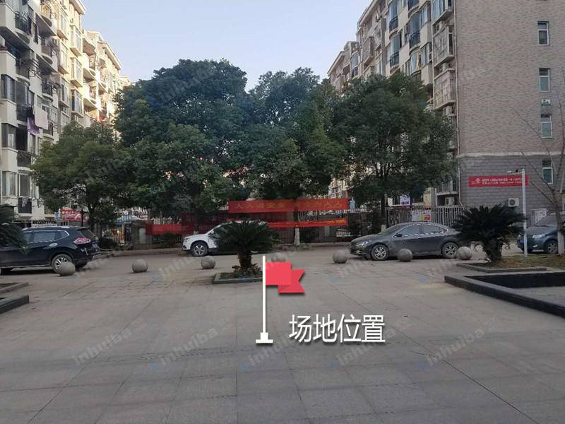 郁馨花园 - 喷泉旁边