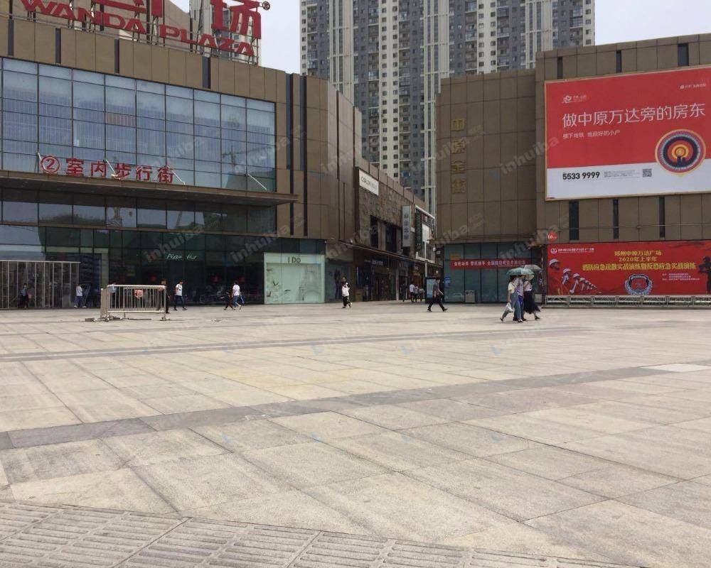 郑州中原万达广场 - 一楼2号门外广场