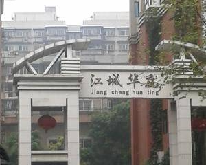 靠近门口保安亭