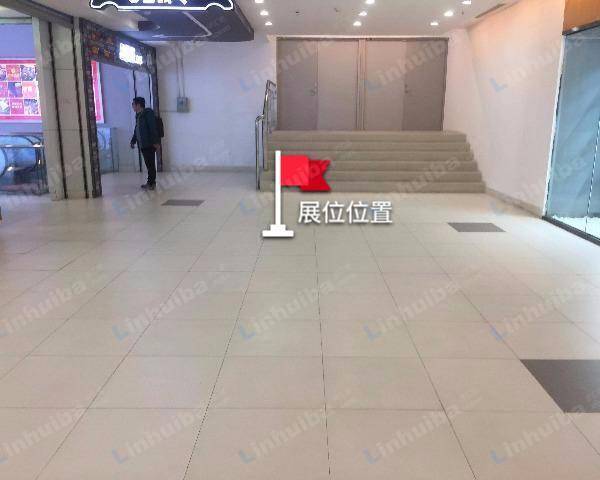 大连万和汇购物广场 - 一层美食城入口