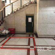 一楼低层电梯口