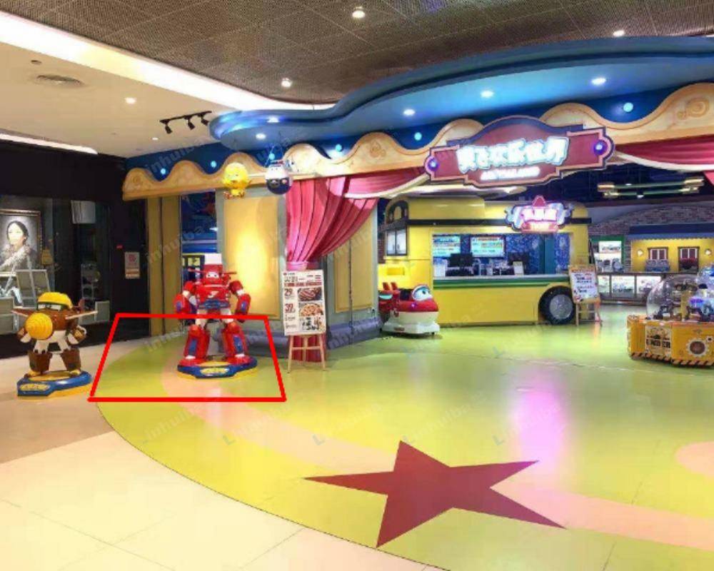 成都奥飞欢乐世界凯德天府店 - 大门口空地处