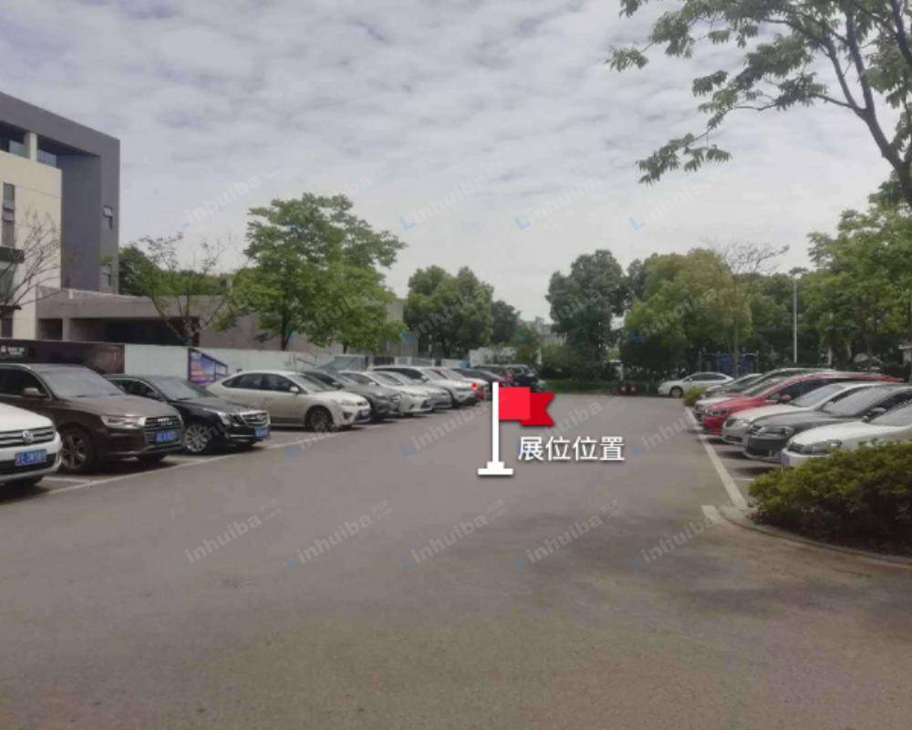 苏州设计小镇 - 东门里面停车场