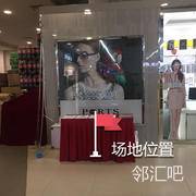 中百仓储城市广场店电梯旁