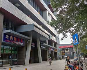 深圳东方科技大厦 - 大门外空地